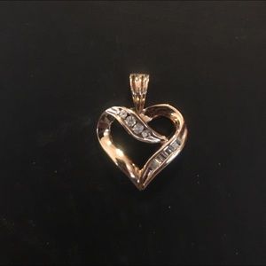 10kt solid yellow gold diamond heart pendant